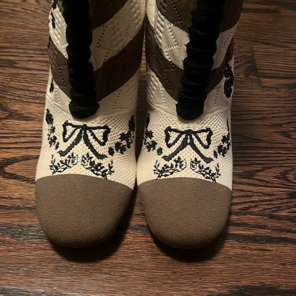 Fendi Rockoko Embroidered Booties - Picture 4 of 8